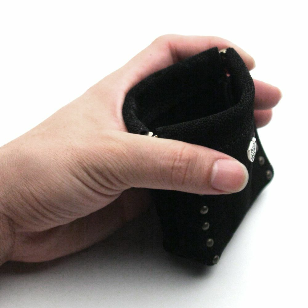 ケース　小銭入れ　小物入れ　ブラック MAISON KITSUNE フラグメントケース ZIPPED CARD HOLDER 財布 (MAISON