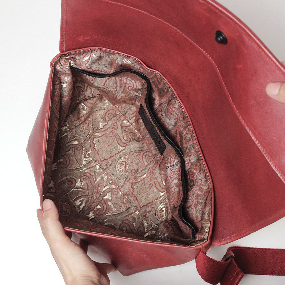 レザーブランドS'FACTORY レザーメッセンジャーバッグ　レッド カウレザー（牛革）メンズ ボディ バッグ