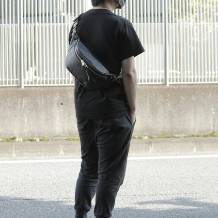 人気❗️マスターピース　カウレザーボディバッグ　ブラック　取り出しやすい マスターピース master-piece マスターピース バッグ ボディ
