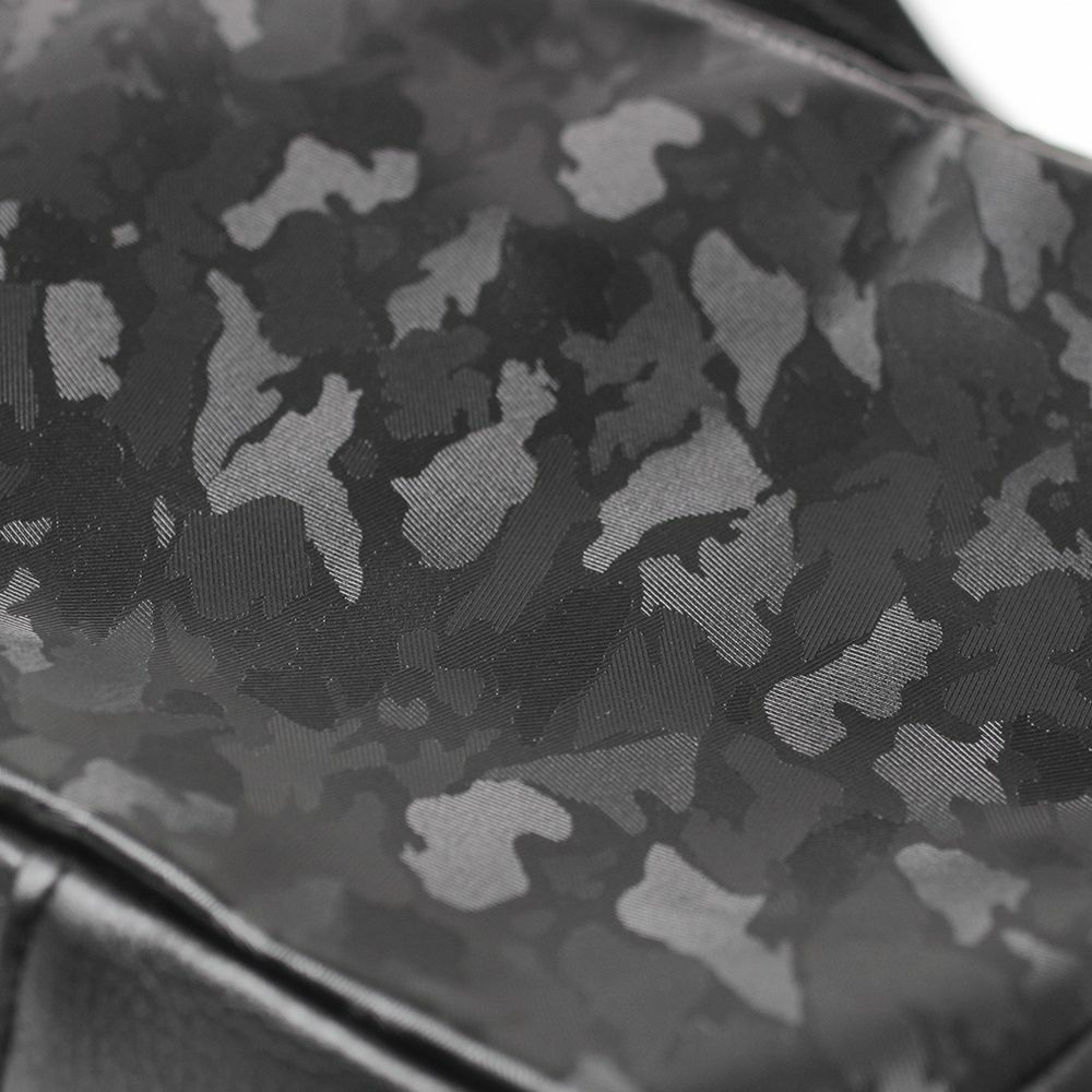 サンプル品 縦型ボディバッグ ブラック カモフラ柄 カウレザー