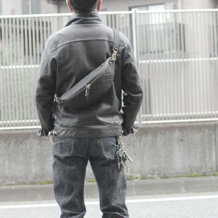 キルティング ボディバッグ ブラック シャーク(サメ革 キルティング ボディバッグ ブラック シャーク(サメ革